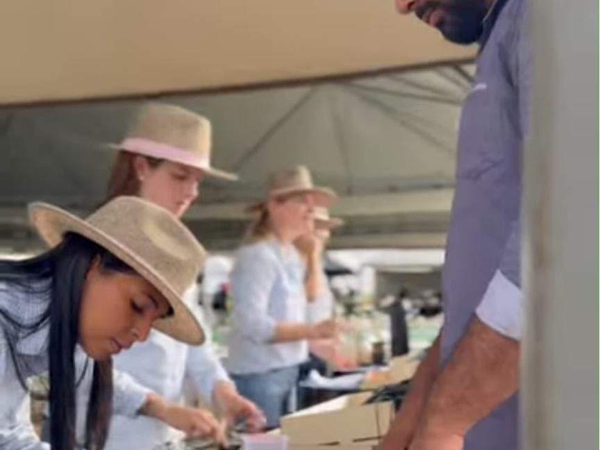 Participantes em atividade prática de coleta durante treinamento da Escola do Nematoide